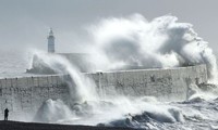 Vương quốc Anh hứng hai cơn bão cực mạnh chỉ trong vòng ba ngày