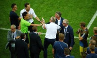 Ban huấn luyện Đức và Thụy Điển suýt choảng nhau ngoài đường pitch