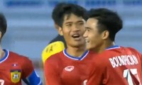 Các cầu thủ Lào ăn mừng bàn thắng.