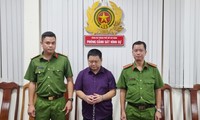 Bắt đối tượng lừa 100.000 USD ‘chạy án’ của cựu Cục trưởng Cục đăng kiểm Việt Nam