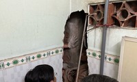 Nam thanh niên kẹt giữa 2 bức tường nhà dân ở TPHCM 