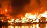 Shocked witnesses told of a sea of ​​​​fire breaking out in a row of houses along the Tau Hu canal