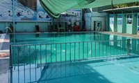 Bé trai 7 tuổi đuối nước tử vong tại hồ bơi ở TPHCM