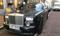 Rolls-Royce Phantom với gói độ Mansory nổi bật trên phố