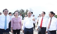 Thủ tướng Nguyễn Xuân Phúc thăm nhà máy ôtô Vinfast