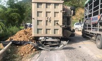 Bắt giam tài xế xe tải trong vụ tai nạn làm 3 người chết ở Hòa Bình