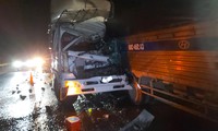 Xe tải tông nhau trên cao tốc TPHCM - Trung Lương, 2 người thương vong 