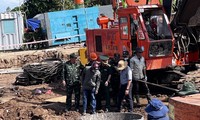 Thông tin mới nhất vụ bé trai rơi xuống trụ bê tông sâu 35m