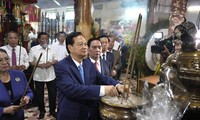 Nguyên Thủ tướng Nguyễn Tấn Dũng dâng hương tưởng niệm Anh hùng dân tộc Nguyễn Trung Trực