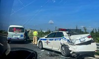 Xe cứu thương tông xe CSGT trên cao tốc Trung Lương - Mỹ Thuận