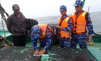 Cảnh sát biển tạm giữ tàu vận chuyển 130.000 lít dầu không rõ nguồn gốc