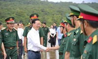 Chủ tịch nước Võ Văn Thưởng thăm, chúc Tết quân và dân xã đảo Thổ Châu