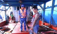 Cảnh sát biển liên tiếp bắt giữ hàng trăm nghìn lít dầu lậu trên biển Tây Nam