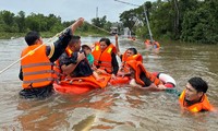 Phú Quốc ngập thành sông sau mưa lớn kéo dài