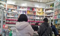 Nhà thuốc tại phố Quang Trung liên tục “khan” các mặt hàng liên quan đến COVID-19 