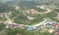 Các hộ dân tái định cư ở làng Đăk Tăng, xã Đăk Tăng, huyện Kon Plông , Kon Tum liên tục gánh chịu các trận động đất do ở gần thủy điện Thượng Kon Tum Ảnh: lê Tiền