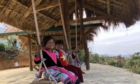 Trẻ em người Mông ở bản Sin Suối Hồ (tỉnh Lai Châu) Ảnh: Nguyệt Hà