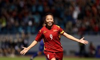 Huỳnh Như rạng rỡ trong màu áo ĐT Việt Nam Ảnh: Getty Images