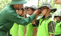 Trẻ em tham gia “Học kỳ quân đội” do Trung tâm Thanh thiếu niên miền Nam tổ chức 