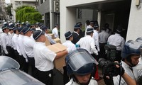 Cảnh sát đột kích trụ sở của tổ chức tội phạm Yakuza vào tháng 9 năm 2021 