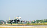 Một chiếc Su-30MK2 của Trung đoàn 927 cất cánh làm nhiệm vụ Ảnh: NGUYỄN MINH