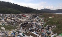 Rác thải các loại ngập tràn ở Côn Đảo 