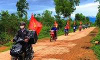Tổ tuyên truyền phòng chống dịch COVID-19 tại xã Vụ Bổn (huyện Krông Pắc). Ảnh: H.T 