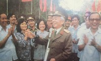 Đón Đại tướng Võ Nguyên Giáp hoàn thành chuyến thăm, tham dự (ASIAD 1990) từ Trung Quốc trở về Ảnh: Lê Công Mai