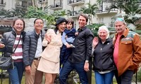 Hoàng Oanh đăng hình cùng gia đình chồng cũ, một chi tiết khiến netizen ngạc nhiên