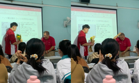 Biểu cảm &quot;cưng xỉu&quot; của thầy giáo người Nhật khi lần đầu nhận quà của sinh viên Việt Nam