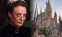 Fan Harry Potter giơ cao đũa thần để tưởng nhớ diễn viên quá cố Maggie Smith