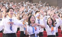 Khiemslays, Phương Mỹ Chi, Gia Bảo tỏa sáng tại Đại hội Đại biểu Sinh viên Việt Nam TP.HCM