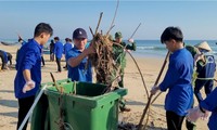 Quảng Nam: Đoàn viên, thanh niên chung tay dọn dẹp bãi biển Tam Thanh