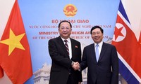 Bộ trưởng Ngoại giao Triều Tiên Ri Yong Ho hội đàm với Phó Thủ tướng, Bộ trưởng Ngoại giao Việt Nam Phạm Bình Minh ngày 30/11/2018. Ảnh: P.V