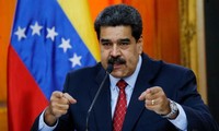 Tổng thống Venezuela Nicolas Maduro đang phải vất vả chống chọi với " thù trong, giặc ngoài". Ảnh: USA Today