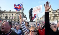 Những người ủng hộ và phản đối Brexit đều ra đường biểu tình tuần qua, tuần lễ tội tệ nhất trong lịch sử nước Anh khi thỏa thuận Brexit của bà May bị Hạ viên bác bỏ lần 3.