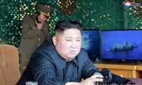 Nhà lãnh đạo Triều Tiên Kim Jong Un giám sát cuộc thử tên lửa mới nhất ngày 4/5/2019. Ảnh: KCNA