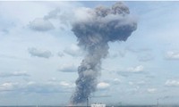 Những đám khói cao bao trùm trên nhà máy ngay sau vụ nổ tại thị trán Dzerzhinsk, miền Trung nước Nga.