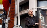 Ông chủ WikiLeaks Julian Assange đã bị bắt sau hơn 7 năm lánh nạn trong đại sứ quán Ecuador ở London.