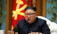 Chủ tịch Kim Jong-un chủ trì cuộc họp nhưng không đeo khẩu trang.
