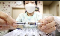 Hàn Quốc vẫn tiếp tục chương trình tiêm chủng phòng cúm miễn phí mặc dù có 25 người tử vong sau khi tiêm.