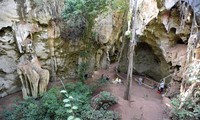 Toàn cảnh khu hang động Panga ya Saidi, Kenya, nơi khai quật khu mộ cổ