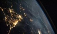 Quang cảnh thành phố ban đêm nhìn từ Trạm Không gian quốc tế.