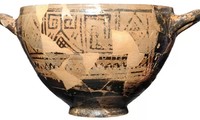 Chiếc cốc Nestor được trưng bày tại bảo tàng khảo cổ Pithecusar trên đảo Ischia của Ý.