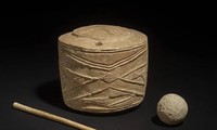 Phát hiện tác phẩm điêu khắc bằng phấn 5.000 năm trong mộ của ba đứa trẻ thời kỳ đồ đá 