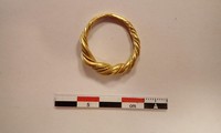 Bất ngờ tìm thấy nhẫn vàng 1.000 năm tuổi trong mớ trang sức rẻ tiền rao bán trên mạng 