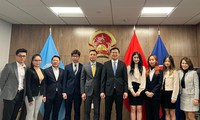 Đoàn công tác Bộ Ngoại giao Việt Nam thăm kiều bào tại Mỹ