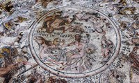 Khai quật bức tranh khảm 1.600 năm tuổi của Hercules và 40 tình nhân của Neptune 