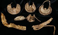 Khai quật được kho báu chứa vàng bạc cực hiếm thời trung cổ 