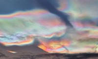 Đám mây cầu vồng cực hiếm xuất hiện trên bầu trời Bắc Cực 